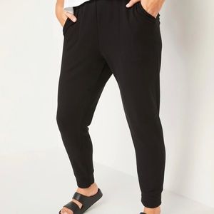 NWT Old Navy women’s ‘lived in joggers’